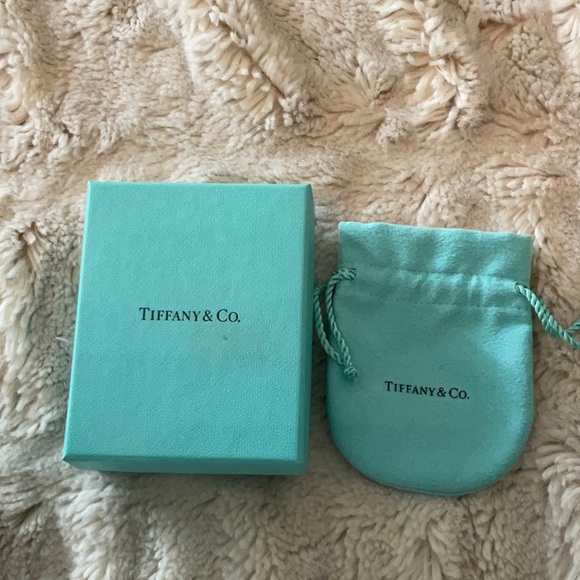 Tiffany & Co. Save The Wild Elephant Tsavorite Gem Necklace NWT - Picture 3 of 6